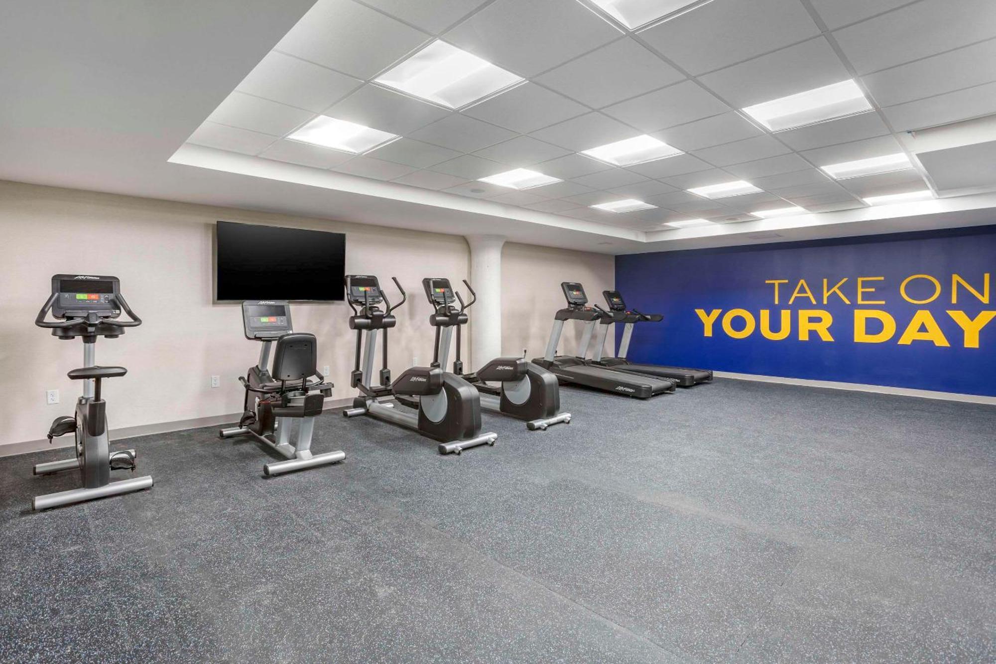 Comfort Inn & Suites Newark Liberty International Airport المظهر الخارجي الصورة
