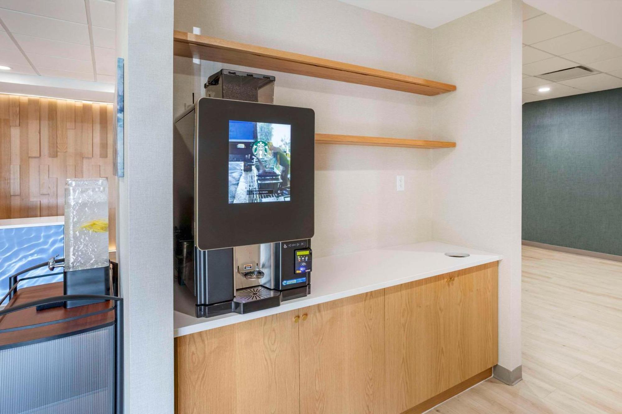 Comfort Inn & Suites Newark Liberty International Airport المظهر الخارجي الصورة