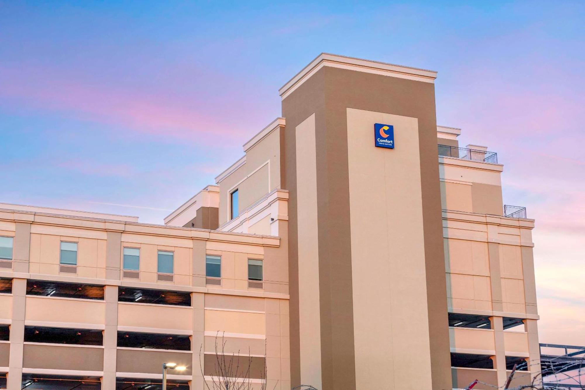 Comfort Inn & Suites Newark Liberty International Airport المظهر الخارجي الصورة