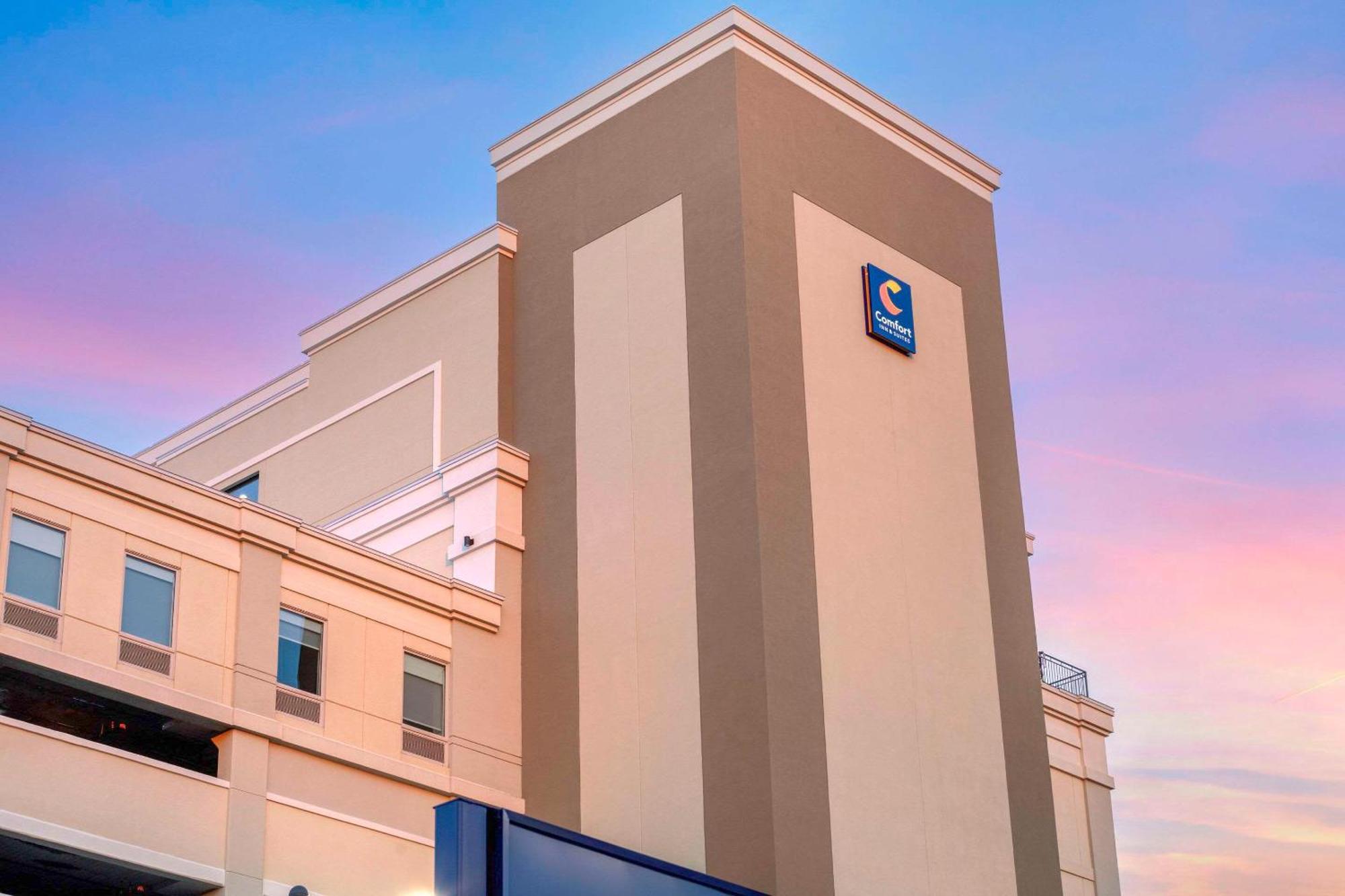 Comfort Inn & Suites Newark Liberty International Airport المظهر الخارجي الصورة