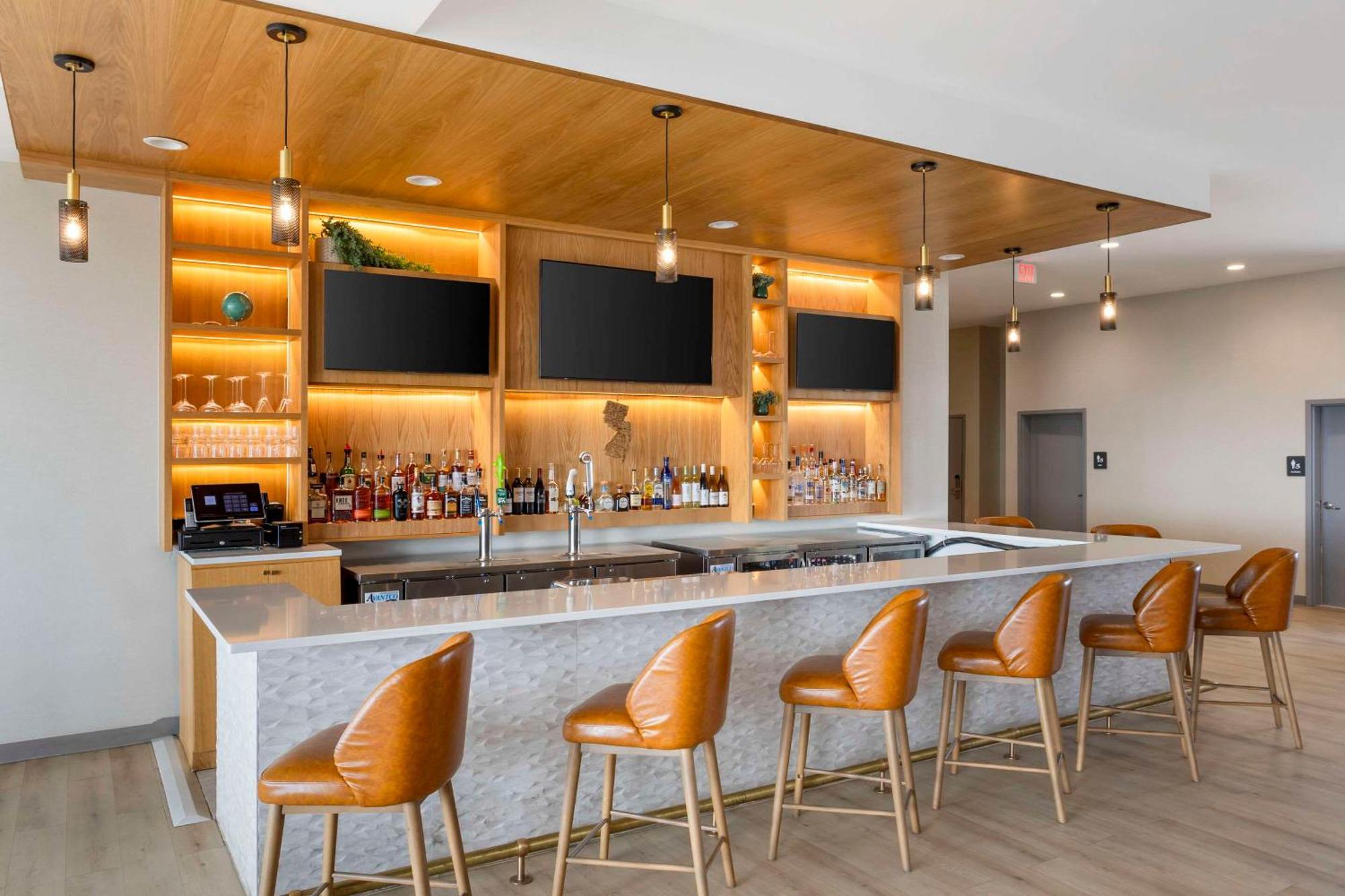 Comfort Inn & Suites Newark Liberty International Airport المظهر الخارجي الصورة