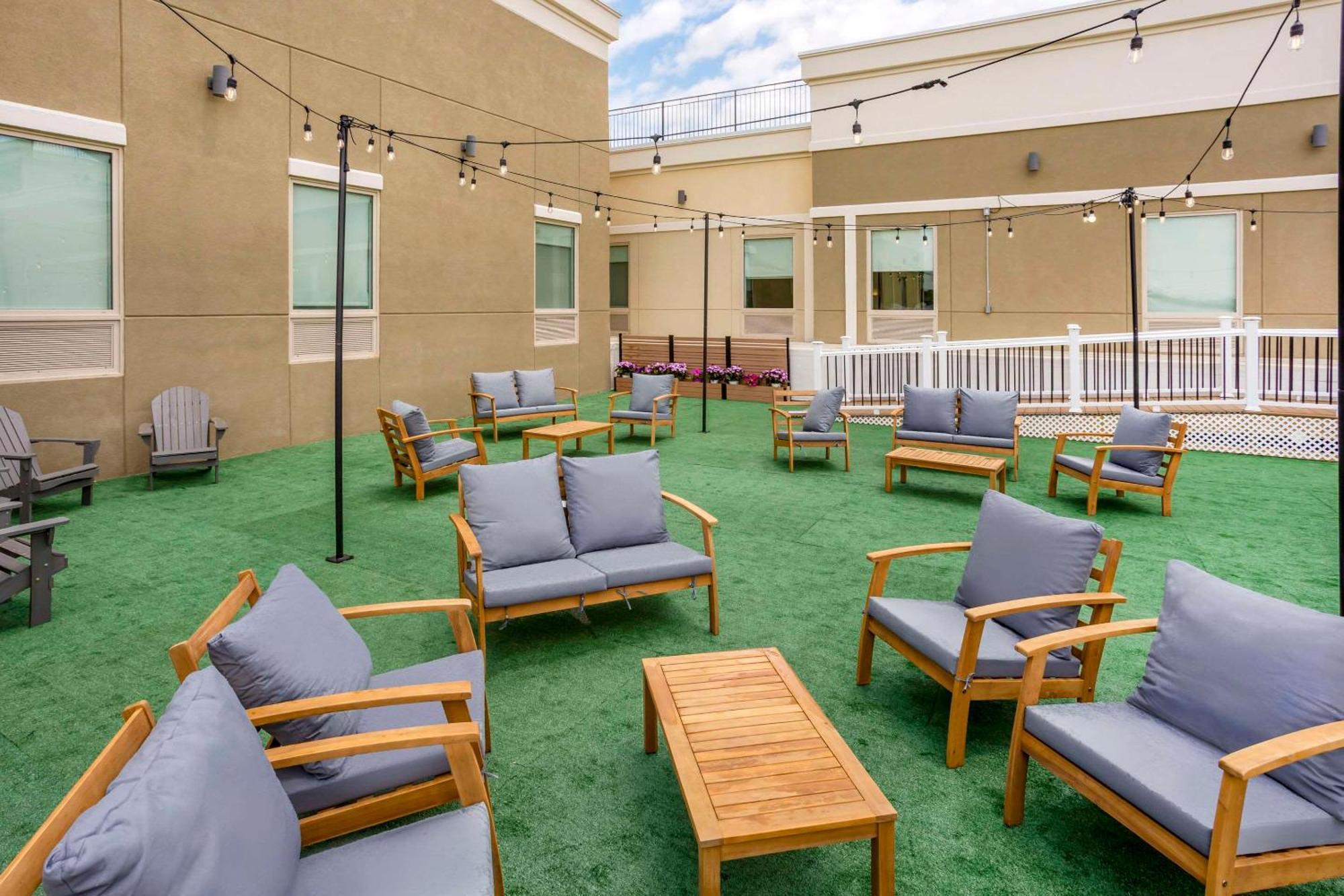 Comfort Inn & Suites Newark Liberty International Airport المظهر الخارجي الصورة